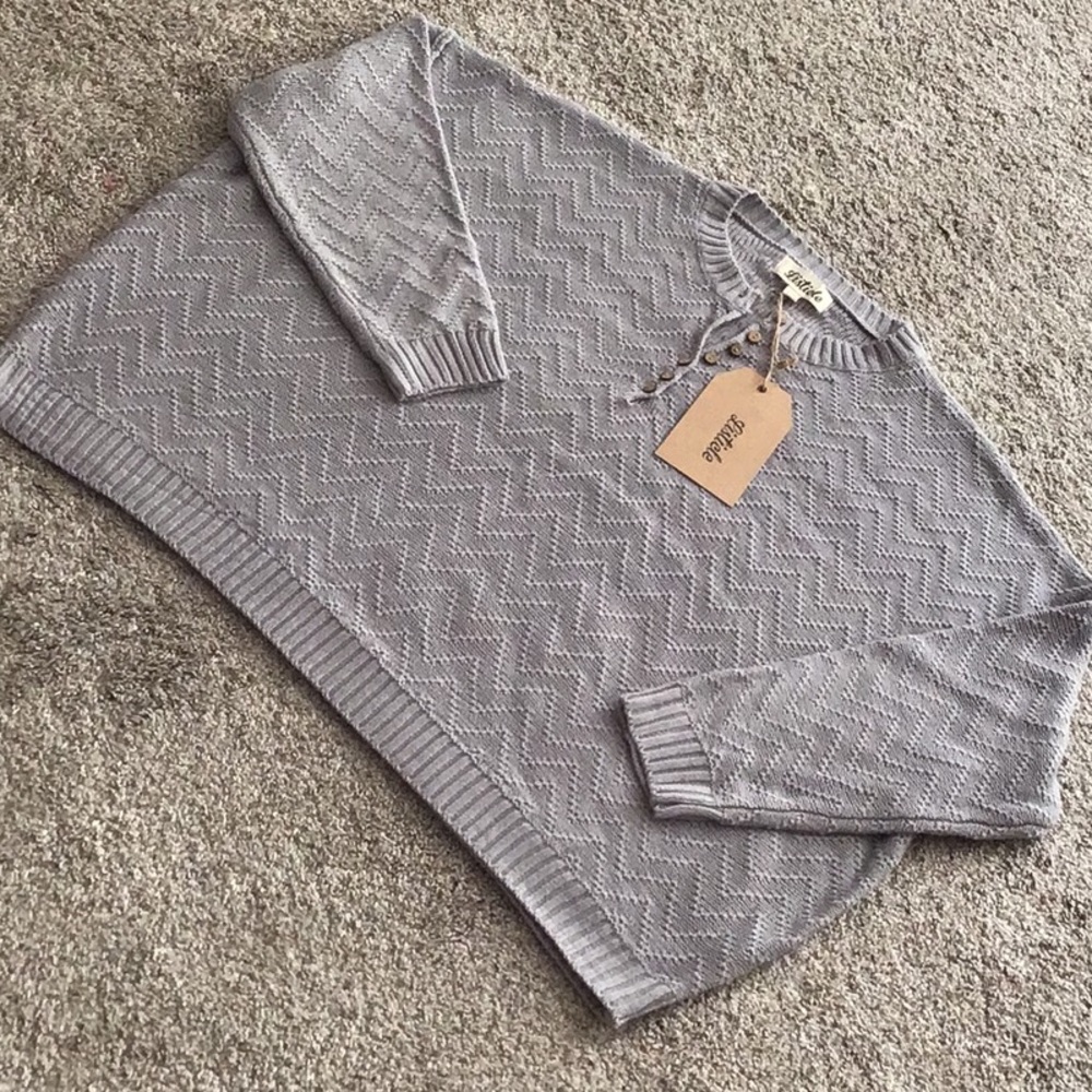 LISTICLE SWEATER - SMALL NWT